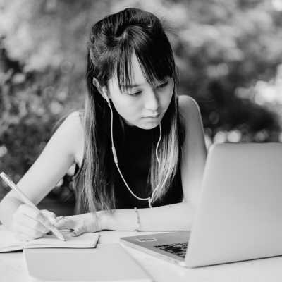 Do Explainer Videos Need Professional Voice Overs?
