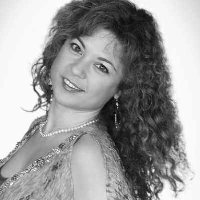 Aylin - Turkish voiceover artist with deVine Voices Turkish voiceover agency