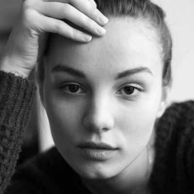 Paloma - English - American voiceover artist with deVine Voices English - American voiceover agency