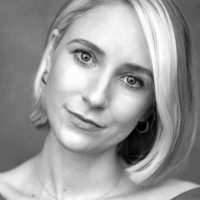 Selina - English - American voiceover artist with deVine Voices English - American voiceover agency