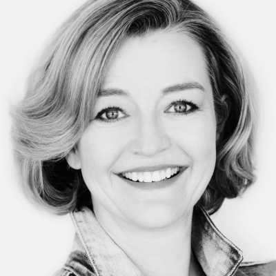 Sarah D  - English voiceover artist with deVine Voices English voiceover agency