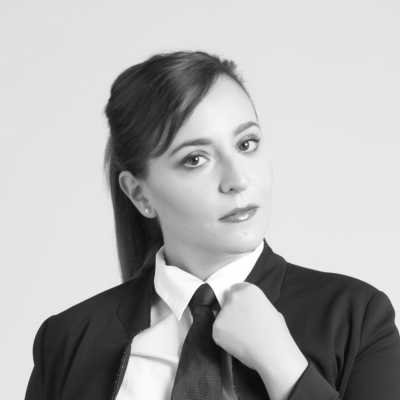 Elisa S - Italian voiceover artist with deVine Voices Italian voiceover agency