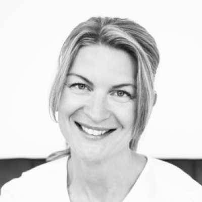 Linnéa M - Swedish voiceover artist with deVine Voices Swedish voiceover agency
