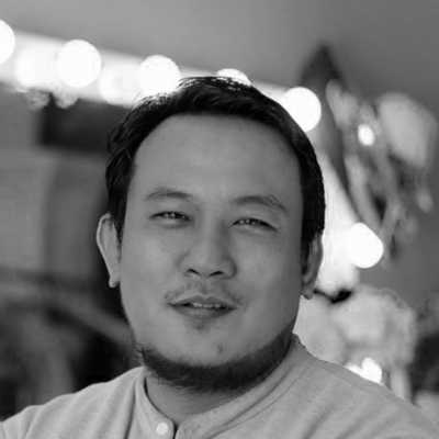 Hans M - Indonesian  voiceover artist with deVine Voices Indonesian  voiceover agency