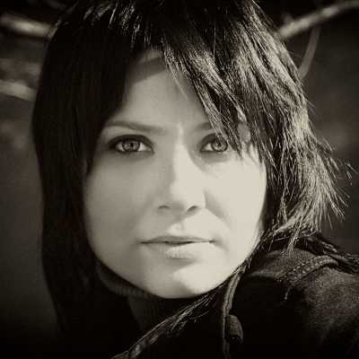 Emel - Turkish voiceover artist with deVine Voices Turkish voiceover agency