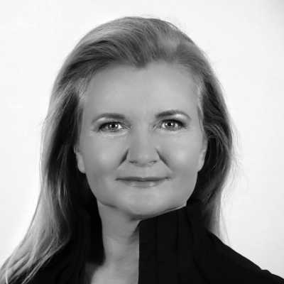 Eva Sa - German - Austrian voiceover artist with deVine Voices German - Austrian voiceover agency