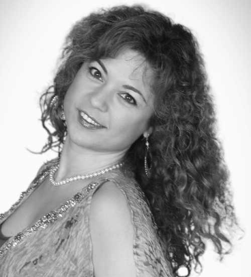 Aylin -  voiceover artist with deVine Voices  voiceover agency