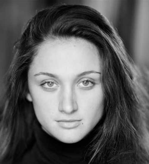 Arita -  voiceover artist with deVine Voices  voiceover agency
