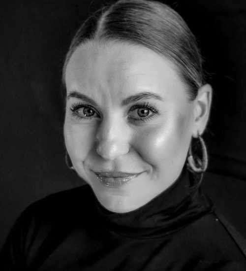Sarah M -  voiceover artist with deVine Voices  voiceover agency