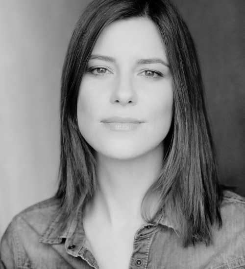 Fernanda -  voiceover artist with deVine Voices  voiceover agency