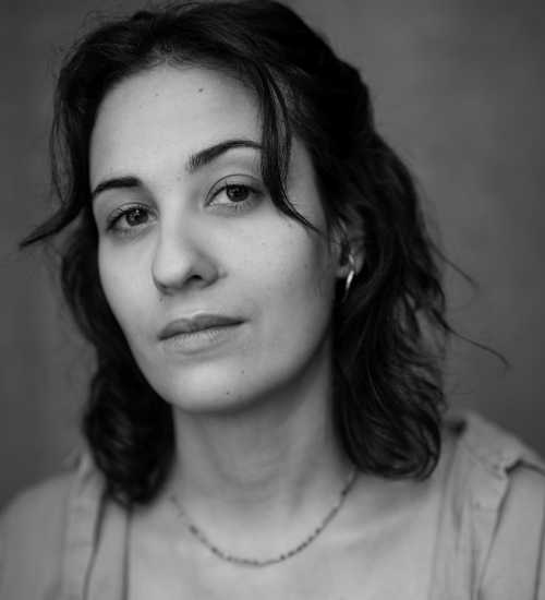 Roze -  voiceover artist with deVine Voices  voiceover agency