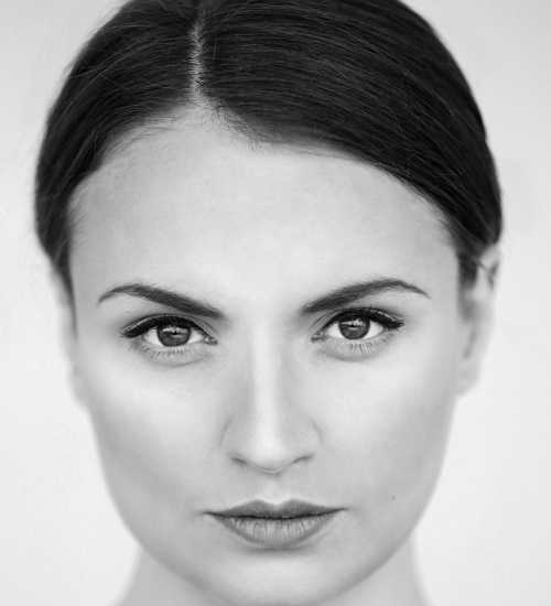 Melanie -  voiceover artist with deVine Voices  voiceover agency