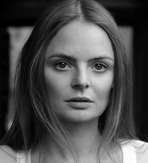 Ellen -  voiceover artist with deVine Voices  voiceover agency