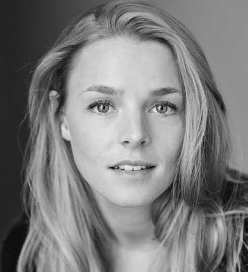 Zoe -  voiceover artist with deVine Voices  voiceover agency