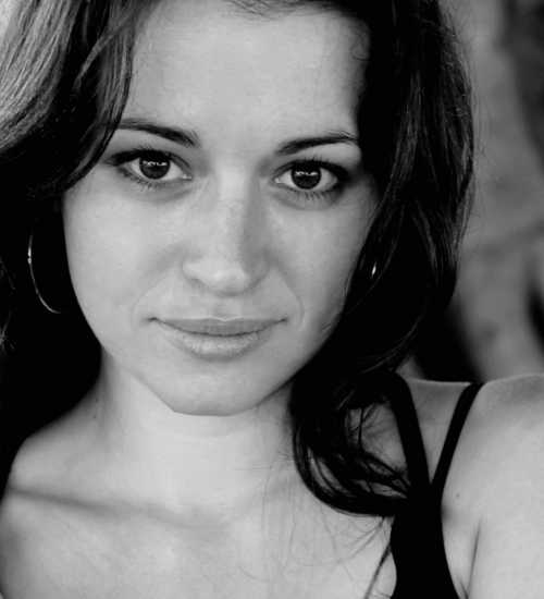 Nicola -  voiceover artist with deVine Voices  voiceover agency