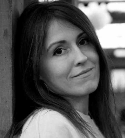 Suzy -  voiceover artist with deVine Voices  voiceover agency