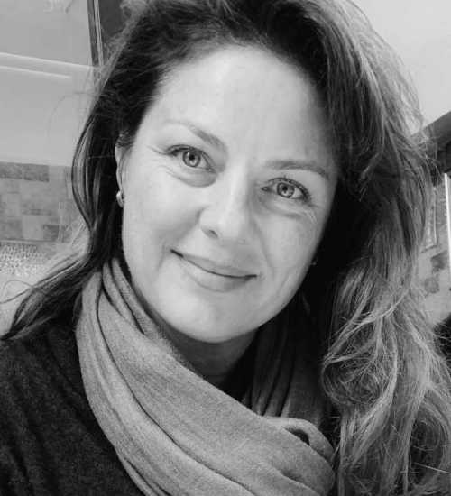 Meredith -  voiceover artist with deVine Voices  voiceover agency