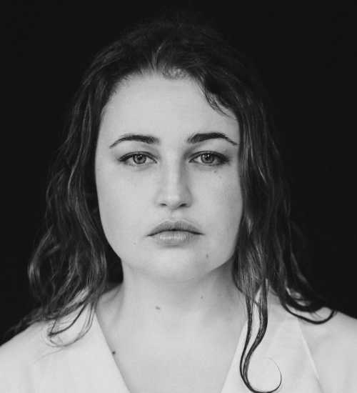 Amy S -  voiceover artist with deVine Voices  voiceover agency