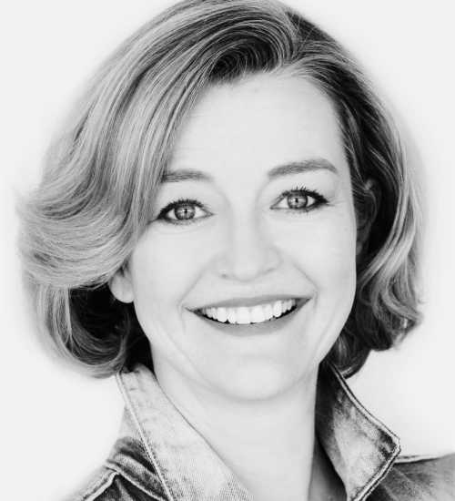 Sarah D  -  voiceover artist with deVine Voices  voiceover agency