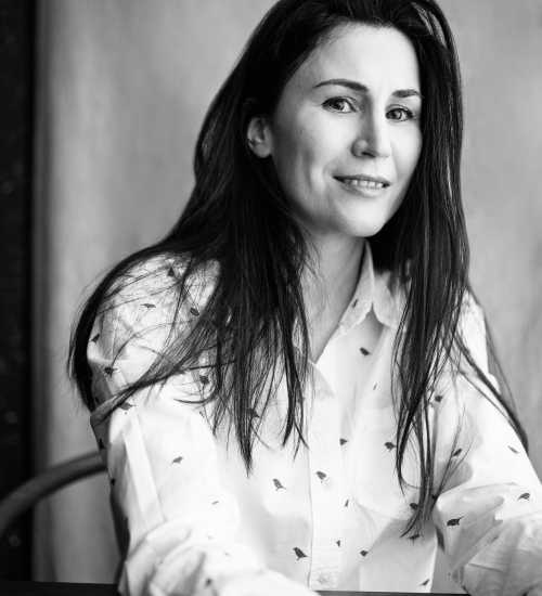Esther -  voiceover artist with deVine Voices  voiceover agency
