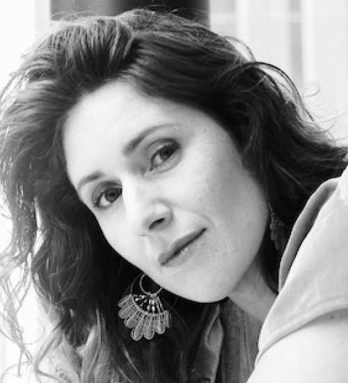 Julie -  voiceover artist with deVine Voices  voiceover agency