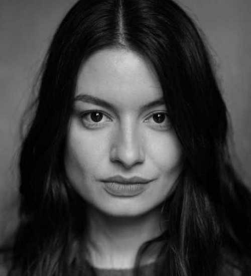 Péline -  voiceover artist with deVine Voices  voiceover agency