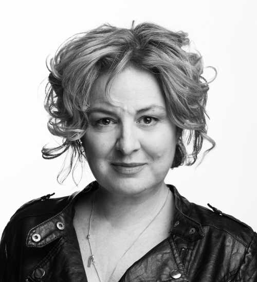 Lisa -  voiceover artist with deVine Voices  voiceover agency
