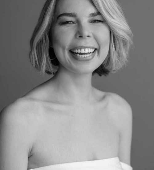Chloë E -  voiceover artist with deVine Voices  voiceover agency