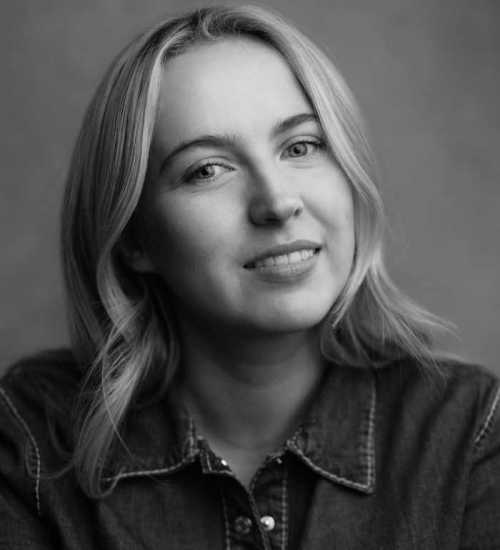 Anna -  voiceover artist with deVine Voices  voiceover agency