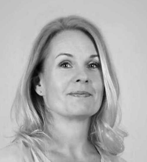 Kari -  voiceover artist with deVine Voices  voiceover agency