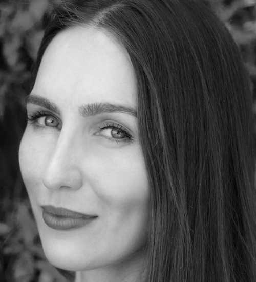 Dora -  voiceover artist with deVine Voices  voiceover agency