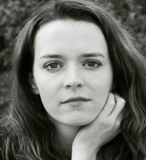 Julia K -  voiceover artist with deVine Voices  voiceover agency