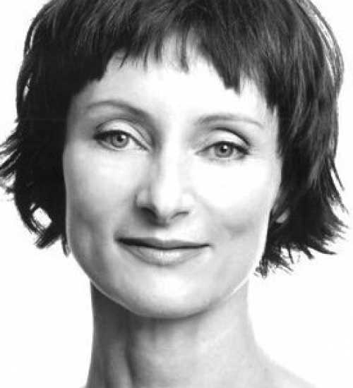 Yana -  voiceover artist with deVine Voices  voiceover agency