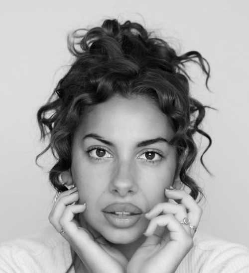 Violeta -  voiceover artist with deVine Voices  voiceover agency