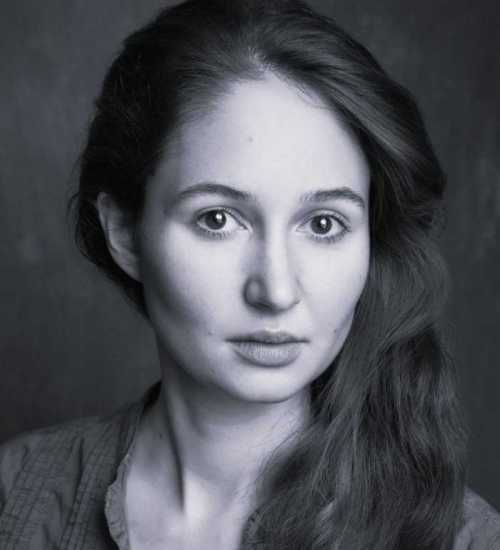 Anja -  voiceover artist with deVine Voices  voiceover agency