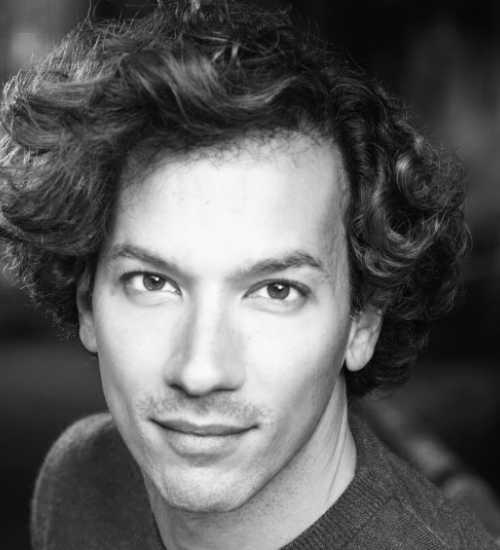 Zee -  voiceover artist with deVine Voices  voiceover agency