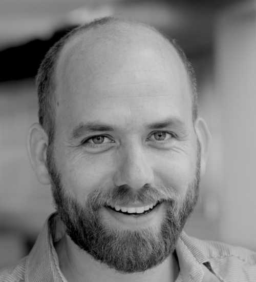 Rienus -  voiceover artist with deVine Voices  voiceover agency