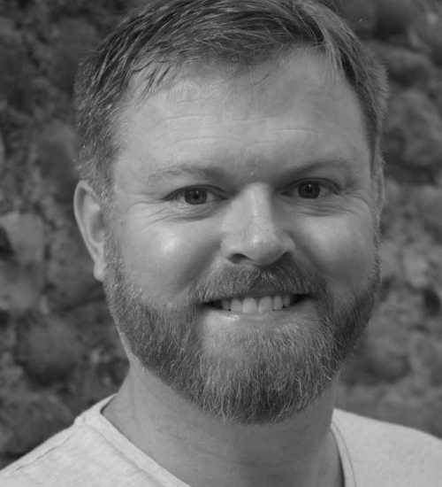 Damian -  voiceover artist with deVine Voices  voiceover agency