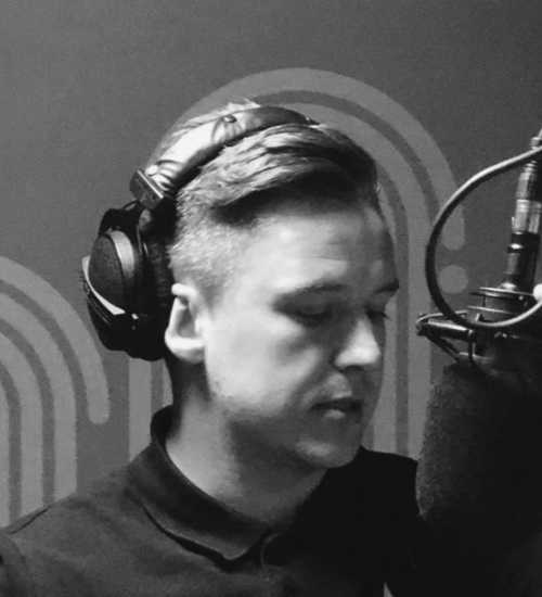 Graham -  voiceover artist with deVine Voices  voiceover agency