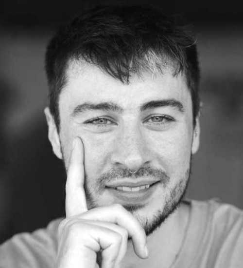 David De -  voiceover artist with deVine Voices  voiceover agency