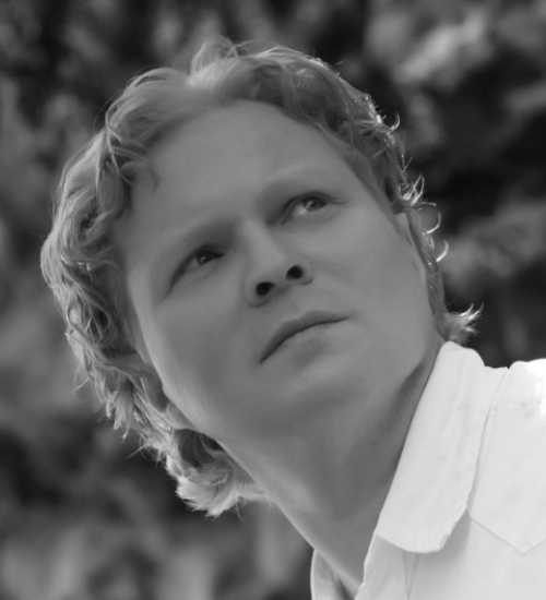 Ilja -  voiceover artist with deVine Voices  voiceover agency