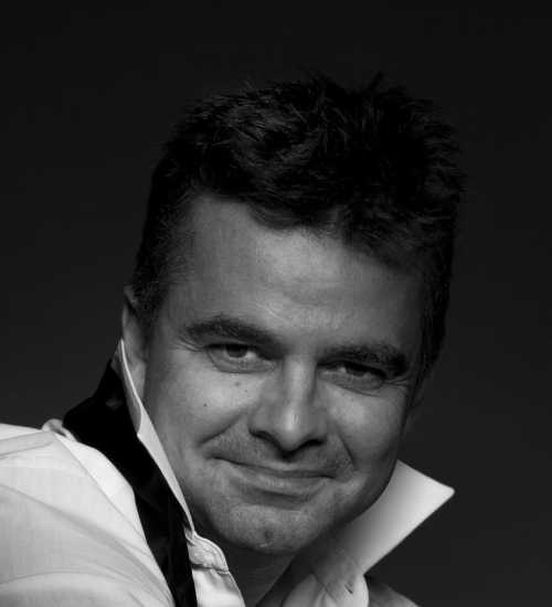 Roberto -  voiceover artist with deVine Voices  voiceover agency