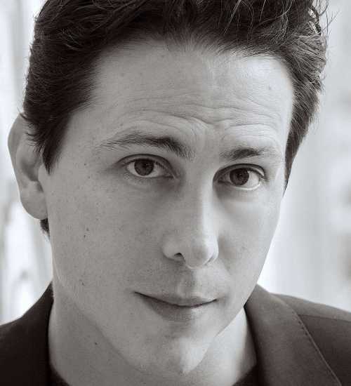 Alvaro -  voiceover artist with deVine Voices  voiceover agency