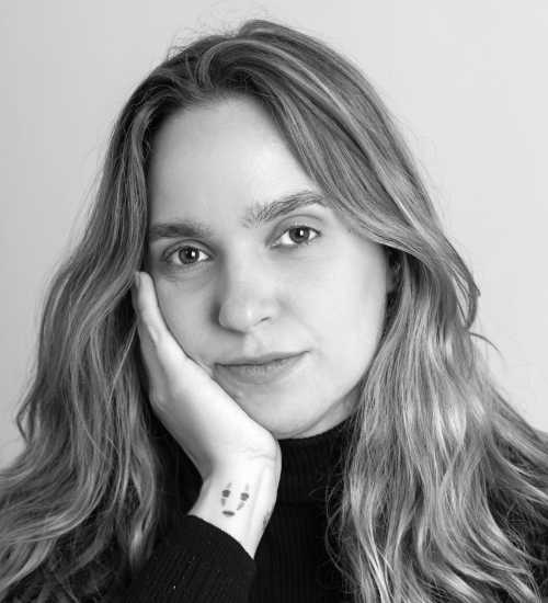 Jasmin -  voiceover artist with deVine Voices  voiceover agency