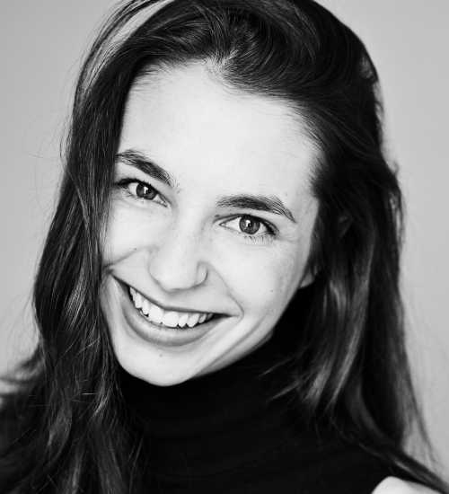 Luana -  voiceover artist with deVine Voices  voiceover agency