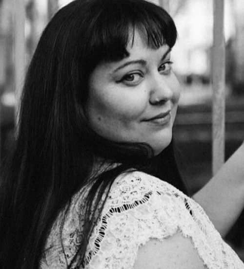 Stella -  voiceover artist with deVine Voices  voiceover agency
